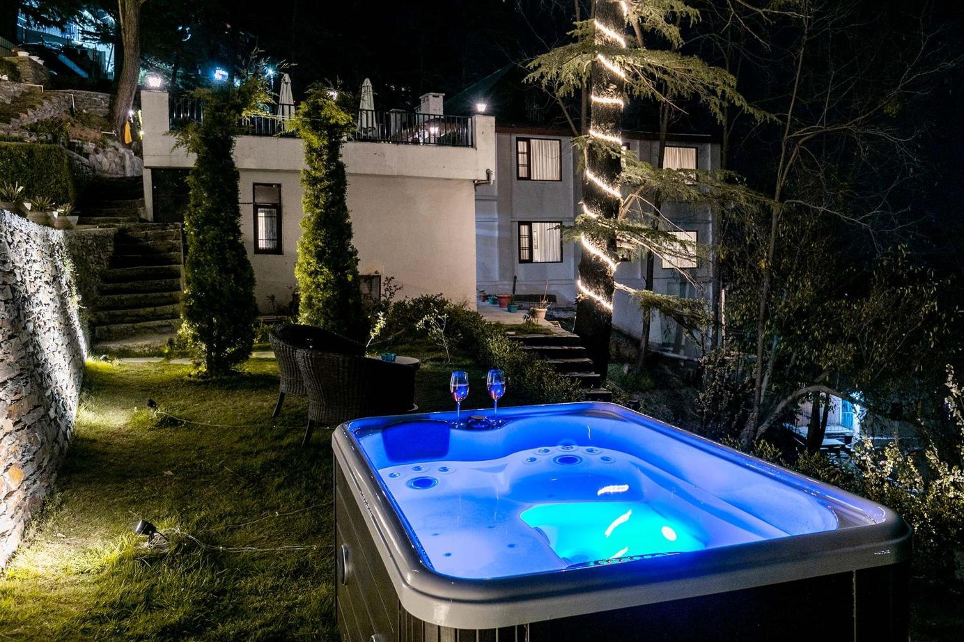 Stayvista At Pine Estate With Outdoor Jacuzzi شيملا المظهر الخارجي الصورة